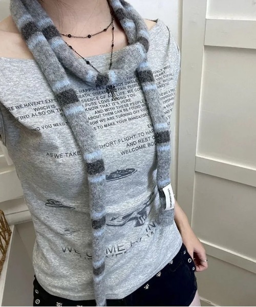 Vipoa(ヴィポア)の「ボーダーロングスキニーマフラー(マフラー・レディース・レッド系その他/ブラック/グレー系その他/ブルー・FREE)」の8枚目の写真