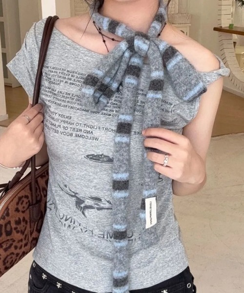 Vipoa(ヴィポア)の「ボーダーロングスキニーマフラー(マフラー・レディース・レッド系その他/ブラック/グレー系その他/ブルー・FREE)」の7枚目の写真