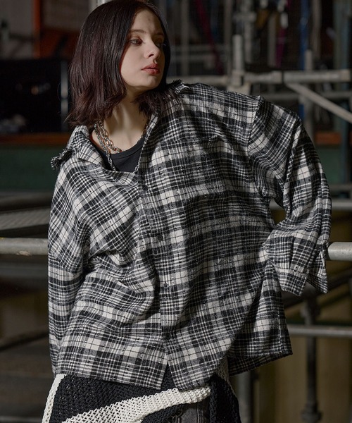 ERAR（エラー）の「【ERAR】ハイダメージクラッシュ加工オーバーサイズチェックシャツ（シャツ/ブラウス・メンズ・ブラック/ホワイト/レッド・S/M/L/XL）」の4枚目の写真