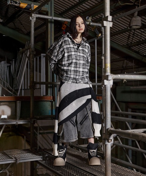 ERAR（エラー）の「【ERAR】ハイダメージクラッシュ加工オーバーサイズチェックシャツ（シャツ/ブラウス・メンズ・ブラック/ホワイト/レッド・S/M/L/XL）」の17枚目の写真