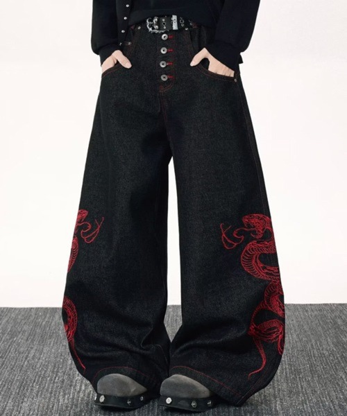 NOWLE(ノウル)の「【NOWLE】スネーク刺繍 ワイド バギー デニムパンツ(デニムパンツ・メンズ・ブラック・LARGE/X-LARGE/MEDIUM)」の1枚目の写真