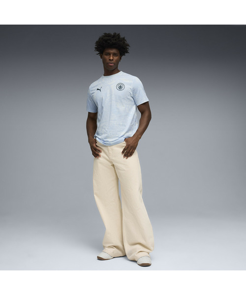PUMA(プーマ)の「PUMA プーマ メンズ マンチェスターシティ フットボールカルチャー AOP 半袖(Tシャツ/カットソー・メンズ・ブラック/ブルー系その他・LARGE/MEDIUM/X-SMALL/X-LARGE/SMALL)」の4枚目の写真