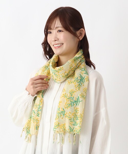 one'sterrace(ワンズテラス)の「3WAYストール スプレッドミモザ(ストール/ショール・レディース・アイボリー系8/イエロー系8・99)」の8枚目の写真