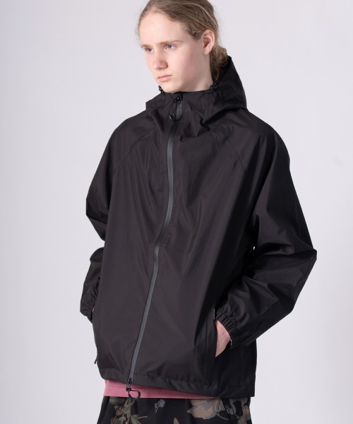 rehacer(レアセル)の「rehacer : Cloud Shell Jacket / クラウド シェル ジャケット(マウンテンパーカー・メンズ・ブラック/グレー・X-LARGE/MEDIUM/SMALL)」の9枚目の写真