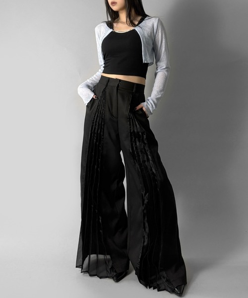 LVEU.（ラブユ.）の「【LVEU.】パールデザインクロップドカーディガン / トップス カーディガン カーデ  長袖 クロップド ショート シンプル パール ブラック ホワイト ライトブルー ZOZOTOWN限定（カーディガン/ボレロ・レディース・ホワイト/ライトブルー/ブラック・FREE）」の4枚目の写真