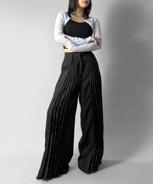 LVEU.（ラブユ.）の「【LVEU.】パールデザインクロップドカーディガン / トップス カーディガン カーデ  長袖 クロップド ショート シンプル パール ブラック ホワイト ライトブルー ZOZOTOWN限定（カーディガン/ボレロ・レディース・ホワイト/ライトブルー/ブラック・FREE）」の5枚目の写真