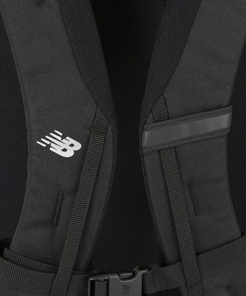 NEW BALANCE(ニューバランス)の「トップローディングバックパック30L(バックパック/リュック・メンズ・ブラック×ゴールド/ブラック×ホワイト・ONE SIZE)」の14枚目の写真