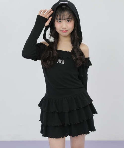 ANAP GiRL(アナップガール)の「袖2WAY 肩アキ ティアード ワンピース(ワンピース・キッズ・ブラック/ライトグレー・XS/S/M)」の1枚目の写真
