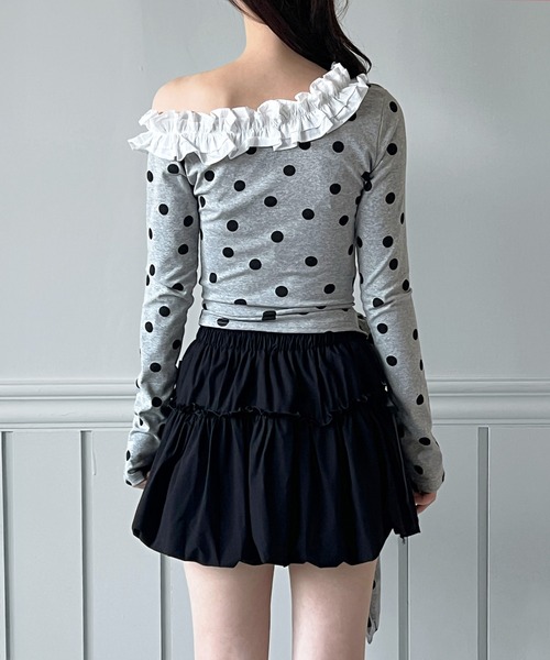 by muni:r(バイ ムニール)の「【2way・着用動画あり】ドットフリルオフショルダーリボンTシャツ(Tシャツ/カットソー・レディース・グレー/ブラック/ホワイト・FREE)」の15枚目の写真