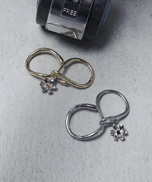 GOLDY(ゴールディ)の「【GOLDY】RING フラワーチャームインフィンティリング 5260308(リング・レディース・シルバー×ゴールド/ゴールド/シルバー・FREE)」の6枚目の写真