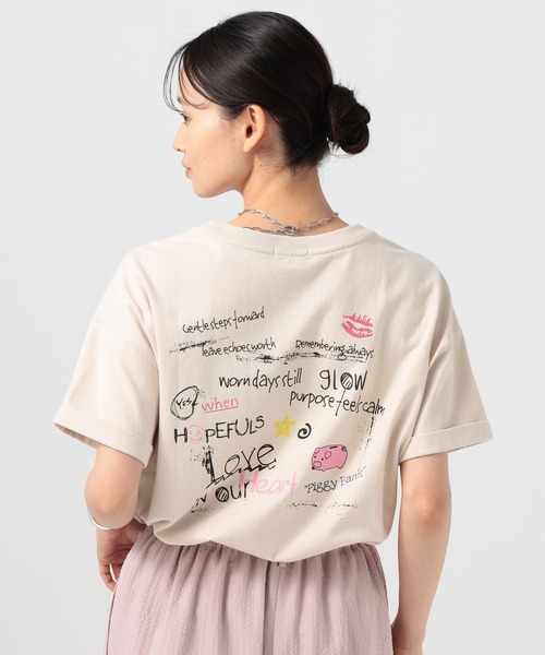 BAYFLOW（ベイフロー）の「[ヴィンテージ感のある風合い]ピグメントロゴ半袖Tシャツ（Tシャツ/カットソー・レディース・ブルー/オフホワイト/チャコール/ブラウン/ブラウン系/モーブ系/グレイッシュベージュ/グレー系/ホワイト/オレンジ・MEDIUM/SMALL）」の2枚目の写真