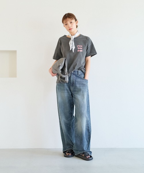 BAYFLOW（ベイフロー）の「[ヴィンテージ感のある風合い]ピグメントロゴ半袖Tシャツ（Tシャツ/カットソー・レディース・ブルー/オフホワイト/チャコール/ブラウン/ブラウン系/モーブ系・MEDIUM/SMALL）」の7枚目の写真