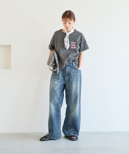 BAYFLOW（ベイフロー）の「[ヴィンテージ感のある風合い]ピグメントロゴ半袖Tシャツ（Tシャツ/カットソー・レディース・ブルー/オフホワイト/チャコール/ブラウン/ブラウン系/モーブ系・MEDIUM/SMALL）」の9枚目の写真