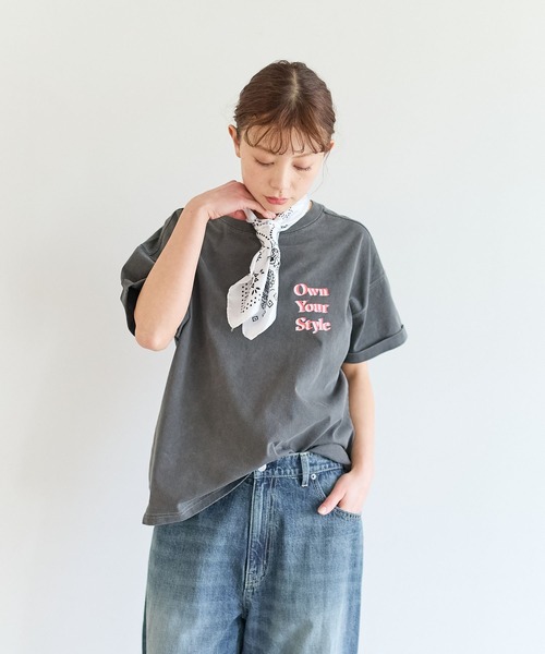 BAYFLOW（ベイフロー）の「[ヴィンテージ感のある風合い]ピグメントロゴ半袖Tシャツ（Tシャツ/カットソー・レディース・ブルー/オフホワイト/チャコール/ブラウン/ブラウン系/モーブ系・MEDIUM/SMALL）」の11枚目の写真