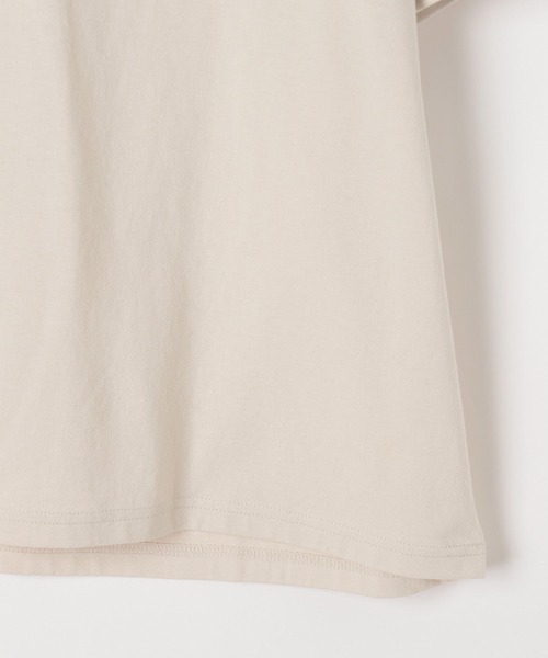 BAYFLOW（ベイフロー）の「[ヴィンテージ感のある風合い]ピグメントロゴ半袖Tシャツ（Tシャツ/カットソー・レディース・ブルー/オフホワイト/チャコール/ブラウン/ブラウン系/モーブ系/グレイッシュベージュ/グレー系/ホワイト/オレンジ・MEDIUM/SMALL）」の15枚目の写真