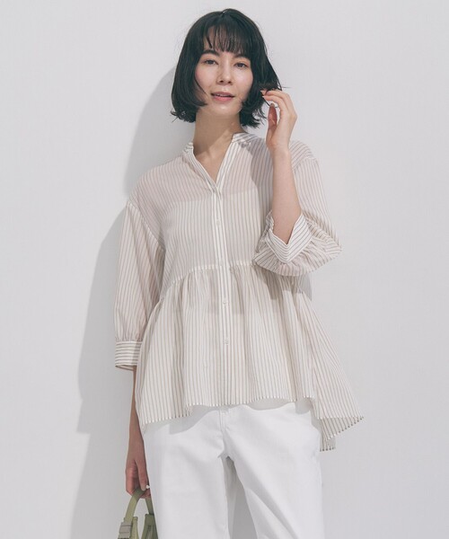 UNFILO(アンフィーロ)の「【野呂佳代さん着用】ペプラム ギャザーブラウス(シャツ/ブラウス・レディース・スカイブルー系/レッド系/ホワイト系/ブラック系/黄土色系/ベージュ系1/サックスブルー系1・SMALL/MEDIUM)」の1枚目の写真
