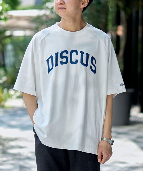 DISCUS（ディスカス）の「DISCUS（ディスカス）別注ナンバープリントTシャツ【インフルエンサー紹介アイテム】（Tシャツ/カットソー・メンズ・オフホワイト/ダークグリーン/その他1/ネイビー・L/M）」の2枚目の写真