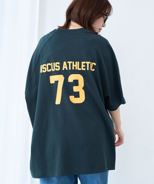 DISCUS（ディスカス）の「DISCUS（ディスカス）別注ナンバープリントTシャツ【インフルエンサー紹介アイテム】（Tシャツ/カットソー・メンズ・オフホワイト/ダークグリーン/その他1/ネイビー・L/M）」の3枚目の写真