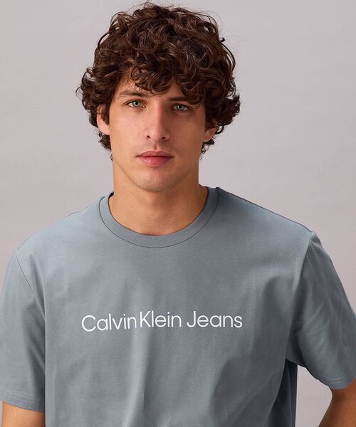 Calvin Klein(カルバン・クライン)の「【ユニセックス】ロゴショートスリーブTシャツ(Tシャツ/カットソー・メンズ・ホワイト/ブルー/ブラック・XL/S/M/L)」の1枚目の写真