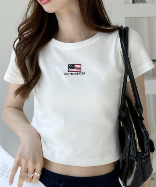 Ada.(エイダ)の「国旗刺繍 半袖 クロップド Tシャツ(Tシャツ/カットソー・レディース・ブラック/オフホワイト/グレー/ネイビー・FREE)」の1枚目の写真