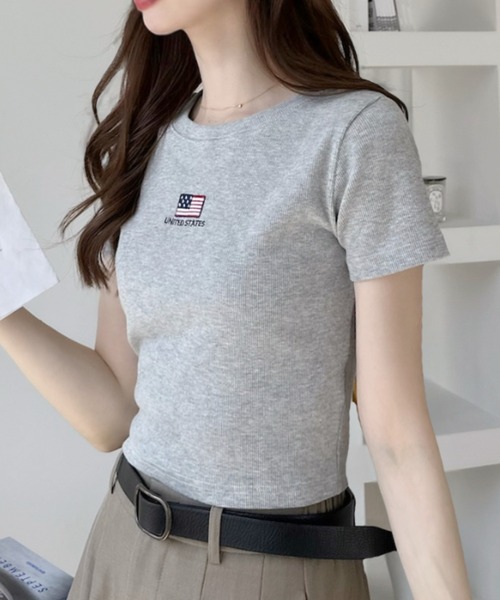 Ada.(エイダ)の「国旗刺繍 半袖 クロップド Tシャツ(Tシャツ/カットソー・レディース・ブラック/オフホワイト/グレー/ネイビー・FREE)」の9枚目の写真