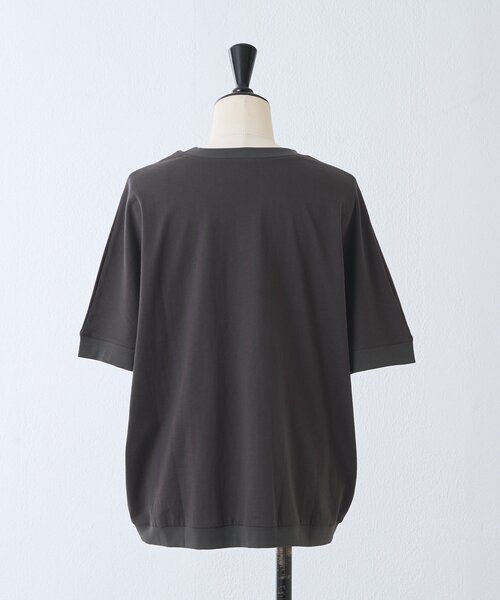 BEARDSLEY(ビアズリー)の「エンブロイダリーTシャツ(Tシャツ/カットソー・レディース・ダークグレー・FREE)」の7枚目の写真