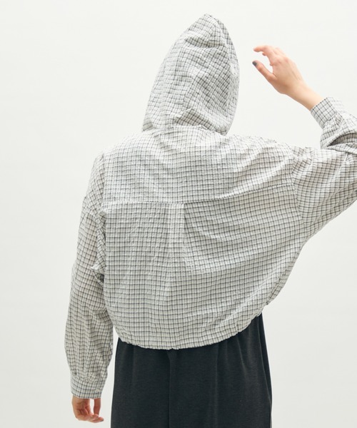 full/fill.(フルフィル)の「check hoodie short blouse / チェックフーディーショートブラウス(シャツ/ブラウス・レディース・ブラック/ホワイト・FREE)」の3枚目の写真