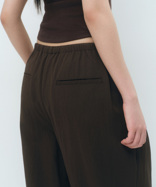 MUSINSA STANDARD WOMAN（ムシンサスタンダードウーマン）の「ウィメンズ RN ワイドバンディングパンツ [ダークブラウン]（その他パンツ・レディース・その他・X-SMALL/SMALL/MEDIUM/LARGE）」の9枚目の写真