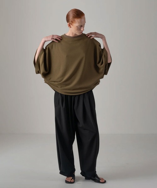COGTHEBIGSMOKE(コグザビッグスモーク)の「【COGTHEBIGSMOKE/コグザビッグスモーク】NIRVANA TUCKED HEM TROUSERS/タックギャザーボリュームパンツ(その他パンツ・レディース・ホワイト/ブラック・1)」の6枚目の写真