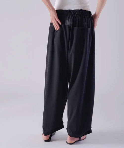 COGTHEBIGSMOKE(コグザビッグスモーク)の「【COGTHEBIGSMOKE/コグザビッグスモーク】NIRVANA TUCKED HEM TROUSERS/タックギャザーボリュームパンツ(その他パンツ・レディース・ホワイト/ブラック・1)」の8枚目の写真
