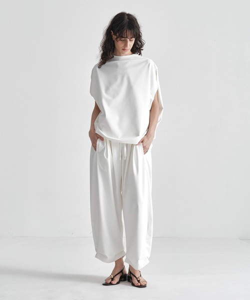 COGTHEBIGSMOKE(コグザビッグスモーク)の「【COGTHEBIGSMOKE/コグザビッグスモーク】NIRVANA TUCKED HEM TROUSERS/タックギャザーボリュームパンツ(その他パンツ・レディース・ホワイト/ブラック・1)」の13枚目の写真