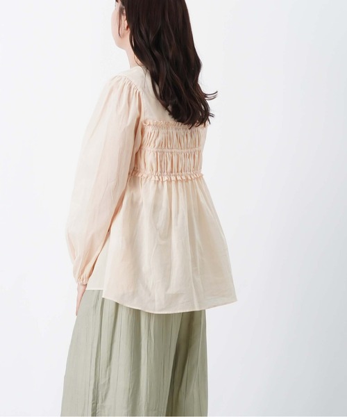 LUCA/LADY LUCK LUCA(ルカ/レディラックルカ)の「LC/LLL シャーリングブラウス(シャツ/ブラウス・レディース・オフホワイト/ベージュ・FREE)」の9枚目の写真