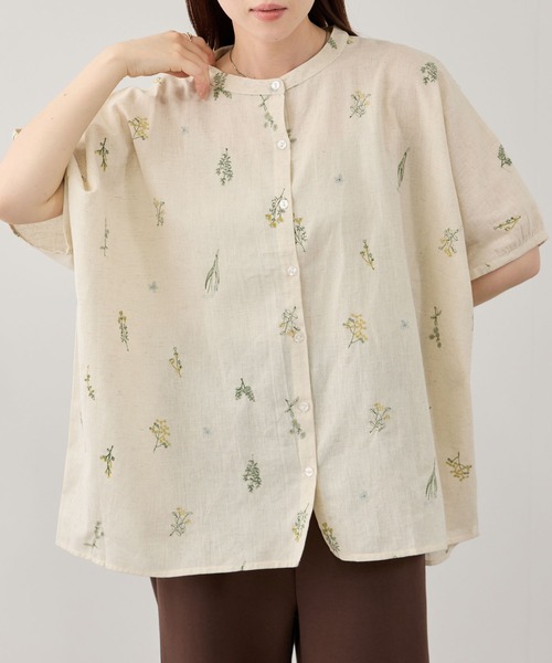 Mac-House(マックハウス)の「【Free Nature/フリーネイチャー】 インド綿麻 小花柄刺繍 バンドカラーブラウス(シャツ/ブラウス・レディース・サックスブルー/ホワイト/ネイビー・M/L)」の4枚目の写真