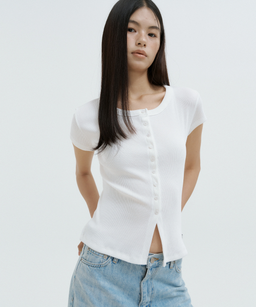 LUCIR ZU（ルシールズ）の「Henley Button-Up Sleeve Top (ivory)（Tシャツ/カットソー・レディース・その他・FREE）」の3枚目の写真