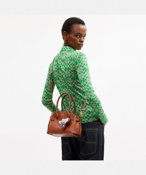 COACH（コーチ）の「【COACH | BRAIN DEAD】エンパイア キャリーオール バッグ 21・カチ マウス アンド チャーム（ショルダーバッグ・レディース・ブラウン系その他・ONE）」の2枚目の写真