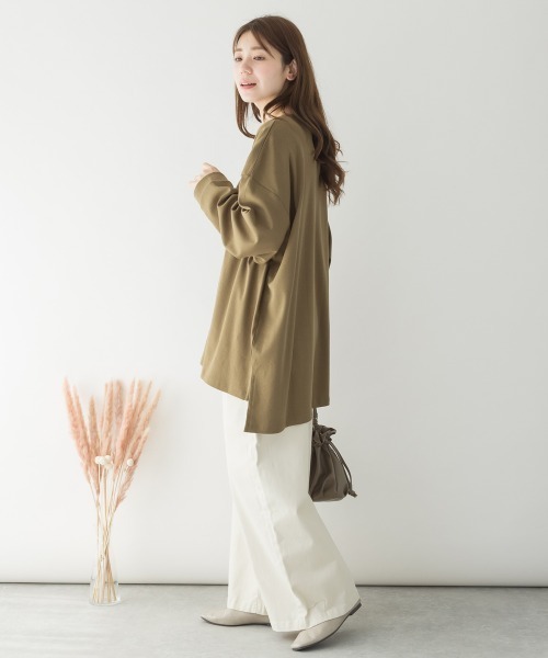 MARAI(マーライ)の「ドルマンスリーブテールカットロングカットソー(Tシャツ/カットソー・レディース・ブラック/グレイッシュベージュ/オフホワイト/ピンクベージュ・フリー)」の21枚目の写真