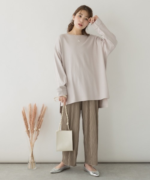 MARAI(マーライ)の「ドルマンスリーブテールカットロングカットソー(Tシャツ/カットソー・レディース・ブラック/グレイッシュベージュ/オフホワイト/ピンクベージュ・フリー)」の16枚目の写真