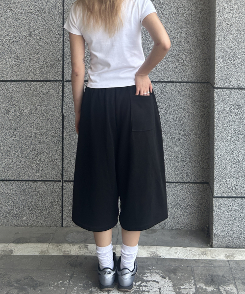 FUZZY SCAN（ファジスキャン）の「フロントアザーオブバミューダパンツブラック（その他パンツ・レディース・ブラック・ONE SIZE/TWO）」の3枚目の写真