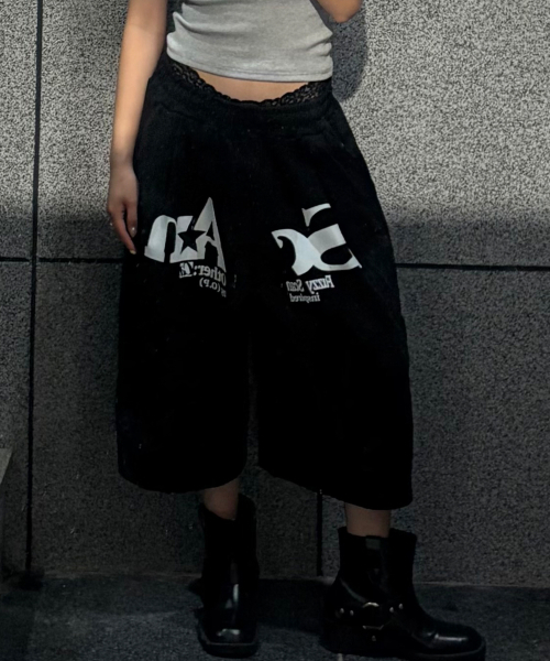 FUZZY SCAN（ファジスキャン）の「フロントアザーオブバミューダパンツブラック（その他パンツ・レディース・ブラック・ONE SIZE/TWO）」の4枚目の写真