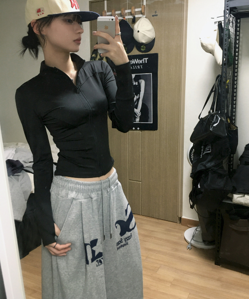 FUZZY SCAN（ファジスキャン）の「フロントアザーオブバミューダパンツブラック（その他パンツ・レディース・ブラック・ONE SIZE/TWO）」の6枚目の写真