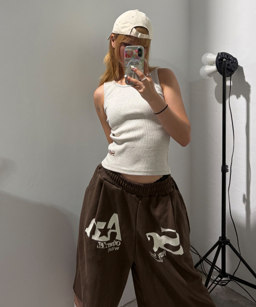 FUZZY SCAN（ファジスキャン）の「フロントアザーオブバミューダパンツブラック（その他パンツ・レディース・ブラック・ONE SIZE/TWO）」の2枚目の写真