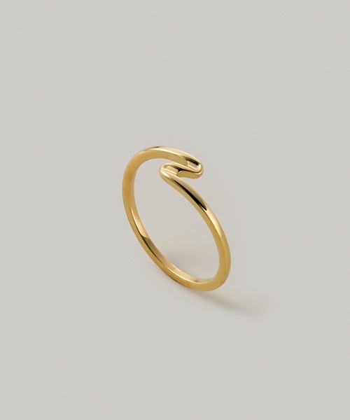 Jolie Toujours(ジョリトゥジュール)の「【汗や水に強い】〈ステンレス〉12号リップルリング(リング・レディース・ゴールド・12号)」の1枚目の写真