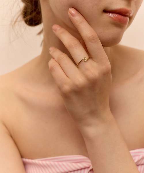 Jolie Toujours(ジョリトゥジュール)の「【汗や水に強い】〈ステンレス〉12号リップルリング(リング・レディース・ゴールド・12号)」の6枚目の写真