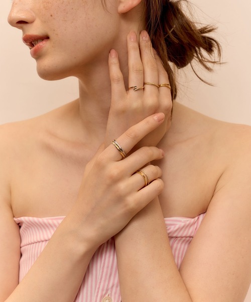 Jolie Toujours(ジョリトゥジュール)の「【汗や水に強い】〈ステンレス〉12号リップルリング(リング・レディース・ゴールド・12号)」の7枚目の写真