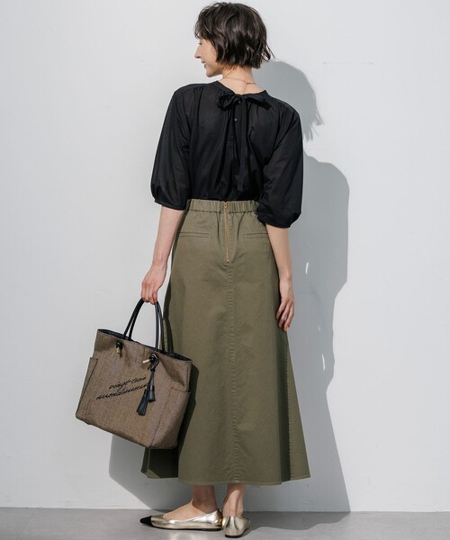 23区 S(ニジュウサンクチイサイサイズ)の「クリアトリコットジャージー 2WAY ブラウス(シャツ/ブラウス・レディース・ブラック系/ダークグリーン系/ダークブラウン系/ベージュ系・32)」の6枚目の写真