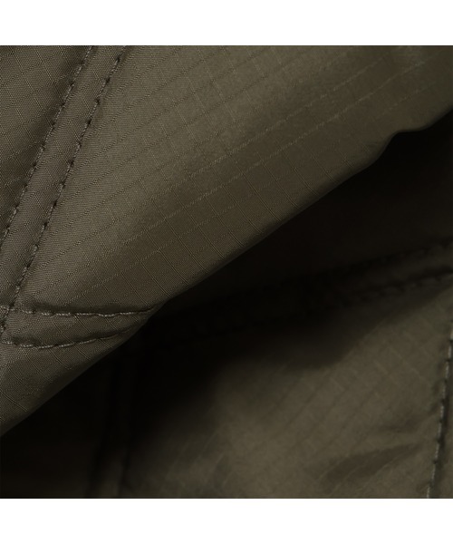 GUESS JEANS（ゲスジーンズ）の「GUESS JEANS Quilted Nylon Hoodie ジャケット キルティングジャケット（その他アウター・メンズ・ブラック/カーキ・SMALL/MEDIUM/LARGE/X-LARGE/XX-LARGE）」の14枚目の写真