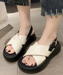 \ヒールフラップとボリュームシルエットが♪/ 厚底フラットソール クロスフラップサンダル / プラス4cm