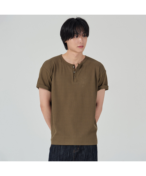 OWSA(オウサ)の「ワッフルヘンリーネック半袖Tシャツ3カラー(Tシャツ/カットソー・メンズ・ブラック/ネイビー/カーキ・X-LARGE/LARGE/MEDIUM)」の1枚目の写真