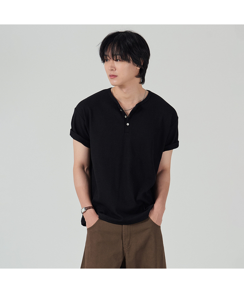 OWSA(オウサ)の「ワッフルヘンリーネック半袖Tシャツ3カラー(Tシャツ/カットソー・メンズ・ブラック/ネイビー/カーキ・X-LARGE/LARGE/MEDIUM)」の2枚目の写真