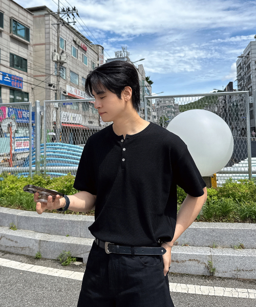 OWSA(オウサ)の「ワッフルヘンリーネック半袖Tシャツ3カラー(Tシャツ/カットソー・メンズ・ブラック/ネイビー/カーキ・X-LARGE/LARGE/MEDIUM)」の6枚目の写真